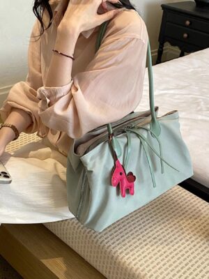 010dafea-9628-47e4-b722-ffcba7dcc261-Max-Origin.jpg Lightweight Canvas Shoulder Bag