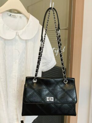 1af5eb33-aa10-42b0-bf00-b204b90bf5b0-Max-Origin.jpg Quilted Chain Shoulder Bag